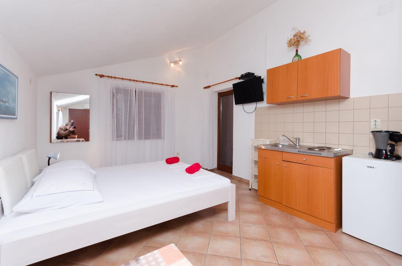 Apartments Sanja Sibinj Krmpotski Kültér fotó