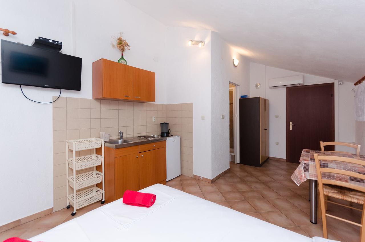 Apartments Sanja Sibinj Krmpotski Kültér fotó