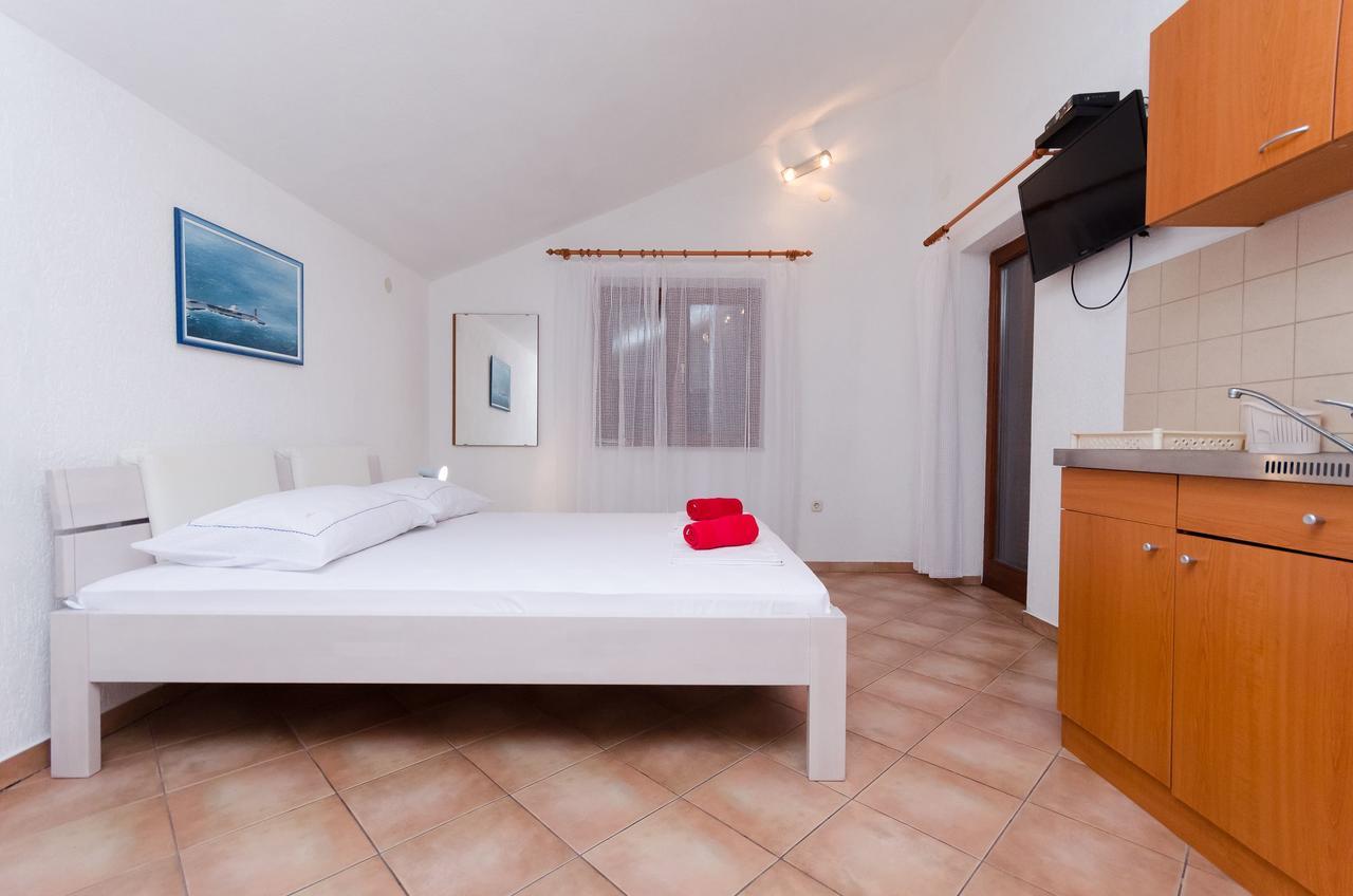 Apartments Sanja Sibinj Krmpotski Kültér fotó