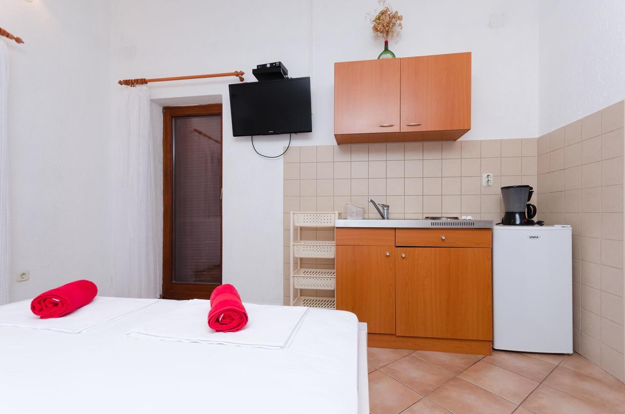 Apartments Sanja Sibinj Krmpotski Kültér fotó