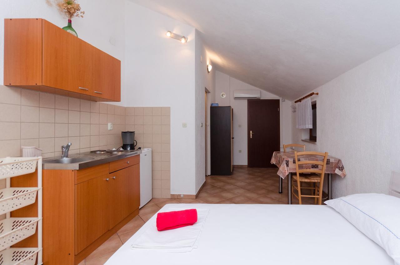 Apartments Sanja Sibinj Krmpotski Kültér fotó