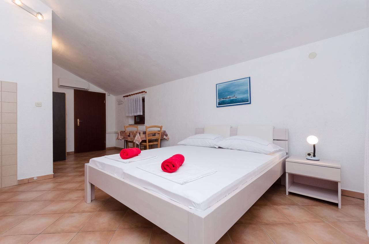 Apartments Sanja Sibinj Krmpotski Kültér fotó